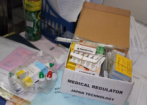 "Bác sĩ" Trung Quốc lại "tháo chạy" khi bị thanh tra ảnh 3