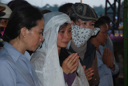 Đại lễ cầu siêu nơi thảm nạn Sêrêpôk ảnh 1 Đại lễ cầu siêu nơi thảm nạn Sêrêpôk, Tin tức trong ngày, lat xe khach, tai nan giao thong, cau serepok, hien truong tai nan, cuu ho tai nan giao thong, benh vien, nguoi chet, nguoi bi thuong, tai nan xe khach, tin tuc