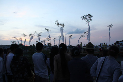 Đại lễ cầu siêu nơi thảm nạn Sêrêpôk ảnh 2 Đại lễ cầu siêu nơi thảm nạn Sêrêpôk, Tin tức trong ngày, lat xe khach, tai nan giao thong, cau serepok, hien truong tai nan, cuu ho tai nan giao thong, benh vien, nguoi chet, nguoi bi thuong, tai nan xe khach, tin tuc