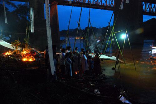 Đại lễ cầu siêu nơi thảm nạn Sêrêpôk ảnh 3 Đại lễ cầu siêu nơi thảm nạn Sêrêpôk, Tin tức trong ngày, lat xe khach, tai nan giao thong, cau serepok, hien truong tai nan, cuu ho tai nan giao thong, benh vien, nguoi chet, nguoi bi thuong, tai nan xe khach, tin tuc