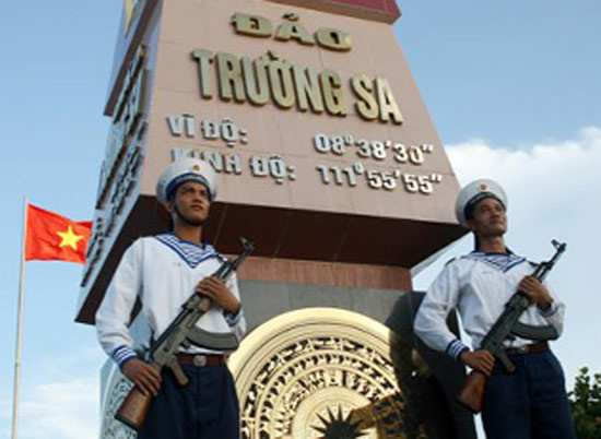 300 bài báo về Biển Đông có sự góp mặt có trọng lượng của rất nhiều tướng lĩnh, quan chức, chuyên gia 300 bài báo về Biển Đông có sự góp mặt có trọng lượng của rất nhiều tướng lĩnh, quan chức, chuyên gia