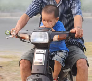 Hà Nội ngộp thở vì khói rơm rạ, Tin tức trong ngày, khoi rom ra, rom ra, dot rom ra, khoi o ha noi, khoi bui o ha noi, bao, tin hay, tin hot, tin tuc