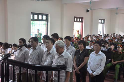 Nguyên Bí thư và Chủ tịch TP.Vĩnh Yên bị đề nghị mức án 7-9 năm tù ảnh 1 tham nhũng đất ở vĩnh phúc