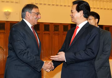 Thủ tướng Nguyễn Tấn Dũng tiếp Bộ trưởng Quốc phòng Mỹ Leon Panetta. Ảnh: TTXVN