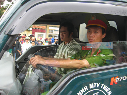 Tài xế Cường - kẻ đã lôi thầy Chung dưới gầm xe đi 300m dẫn đến tử vong. Bà lão chặn xe cứu người: Nạn nhân đã tử vong