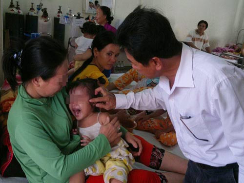 Bé nghi bị bạo hành: Thông tin trái chiều ảnh 1 Bé nghi bị bạo hành: Thông tin trái chiều, Tin tức trong ngày, bao hanh tre em, bao luc gia dinh, danh dap tre em, tre em, bao hanh toi chet, danh dap tan nhan, tre tu vong, tu vong o tre, bao, tin nhanh, tin hot, tin tuc