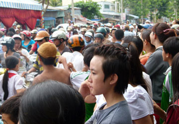 Vụ phạt đám cưới đồng tính: Luật cấm kết hôn, không cấm đám cưới! ảnh 1