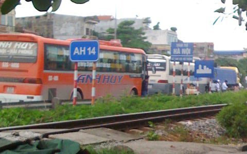 “Thế lực ngầm” trên tuyến Quốc lộ 5, Tin tức trong ngày, xe khach, the luc ngam, quoc lo 5, cung duong, dau gau, nha xe, quan toan, bao, tin tuc, tin hot, tin hay