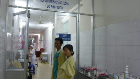 Phút yếu lòng của sản phụ sinh 4 ở Từ Dũ, Tin tức trong ngày, san phu sinh tu, sinh 4, sinh tu, da thai, sinh doi, sinh ba, sinh nhieu con, sinh con, san phu, con gai, benh vien san, bao, tin tuc, tin hot, tin hay