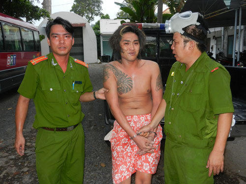 Chùm ảnh: Bắt tên nghiện khống chế bạn gái trong khách sạn ảnh 6