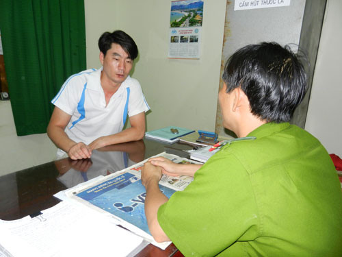 Giải cứu cô gái bị bạn trai người Hàn Quốc đánh đập ảnh 1 Teak đang làm việc với Công an P.2