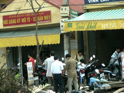 “Cò” giao thông “hốt” bạc triệu mỗi ngày ảnh 2 “Cò” giao thông “hốt” bạc triệu mỗi ngày ảnh 2