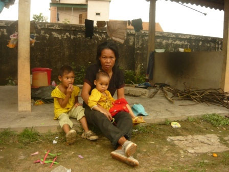 Ba mẹ con bị người thân đuổi ra khỏi nhà, Tin tức trong ngày, duoi ra khoi nha, ba me con, sat chong, con chong, dung leu o cho, bao, tin tuc, tin hot, tin hay