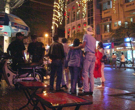 Vừa xong một cuộc ngã giá. Vừa xong một cuộc ngã giá.