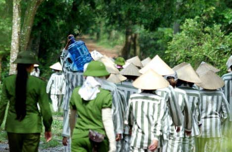 Một ngày của “mỹ nữ áo sọc” sau song sắt, An ninh Xã hội, pham nhan, trai giam, tu giam, song sat, dang sau song sat, vu an, bao