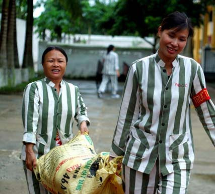 Một ngày của “mỹ nữ áo sọc” sau song sắt, An ninh Xã hội, pham nhan, trai giam, tu giam, song sat, dang sau song sat, vu an, bao