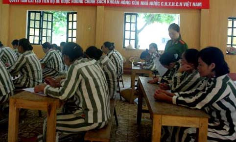 Một ngày của “mỹ nữ áo sọc” sau song sắt, An ninh Xã hội, pham nhan, trai giam, tu giam, song sat, dang sau song sat, vu an, bao