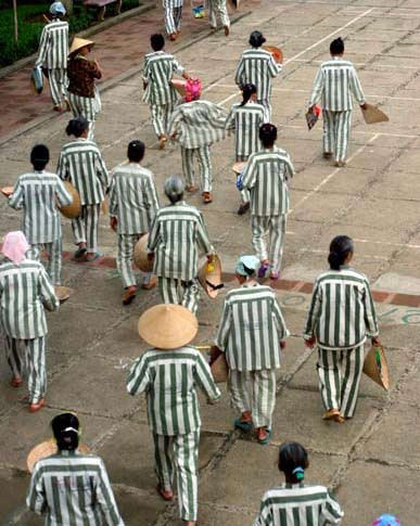 Một ngày của “mỹ nữ áo sọc” sau song sắt, An ninh Xã hội, pham nhan, trai giam, tu giam, song sat, dang sau song sat, vu an, bao