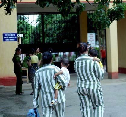 Một ngày của “mỹ nữ áo sọc” sau song sắt, An ninh Xã hội, pham nhan, trai giam, tu giam, song sat, dang sau song sat, vu an, bao