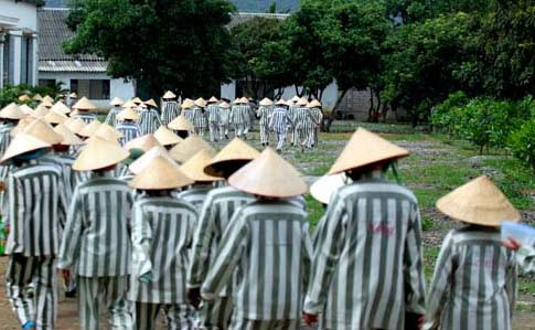 Một ngày của “mỹ nữ áo sọc” sau song sắt, An ninh Xã hội, pham nhan, trai giam, tu giam, song sat, dang sau song sat, vu an, bao