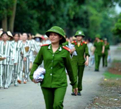 Một ngày của “mỹ nữ áo sọc” sau song sắt, An ninh Xã hội, pham nhan, trai giam, tu giam, song sat, dang sau song sat, vu an, bao