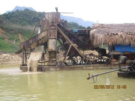 Đột nhập “lãnh địa vàng thổ phỉ”, Tin tức trong ngày, lanh dia vang, tho phi, dao vang, bao vang, khai thac vang, vang, dao vuon tim vang, khai thac vang trai phep, bao, tin tuc, tin hot, tin hay