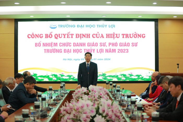 Phó Giáo sư, Tiến sĩ Lê Văn Chính - Trưởng khoa Khoa Kinh tế và Quản lý, Trường Đại học Thuỷ Lợi. (Ảnh: Website nhà trường) gs13.jpg