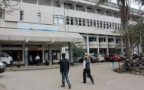 Nghi vấn BS pha máu bán cho bệnh nhân ảnh 1 Nghi vấn BS pha máu bán cho bệnh nhân, Tin tức trong ngày, bac si pha mau, mau loang, benh nhan, bac si, benh vien da khoa ha tinh, luong y, bao, tin tuc, tin hot, tin hay