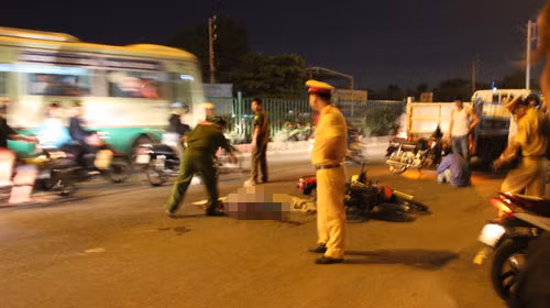 Cán chết người bỏ chạy, bị người dân bắt lại, Tin tức trong ngày, tai nan giao thong, can chet nguoi, tai nan xe bon, tai nan, tai nan chet nguoi, tong chet nguoi roi bo chay, tai xe, bao, tin nhanh, tin hot, tin tuc