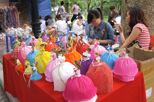 Hội chợ đồ chơi trẻ em bán... đồ người lớn, Tin tức trong ngày, hoi cho do choi tre em, hoi cho, quoc te thieu nhi, tet thieu nhi, su kien, gian hang, do choi tre em, tin nhanh, tin nong