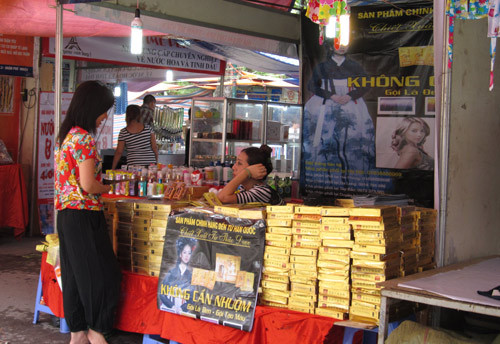 Hà Nội: Hội chợ đồ chơi trẻ em bán... đồ người lớn ảnh 9 Hội chợ đồ chơi trẻ em bán... đồ người lớn, Tin tức trong ngày, hoi cho do choi tre em, hoi cho, quoc te thieu nhi, tet thieu nhi, su kien, gian hang, do choi tre em, tin nhanh, tin nong