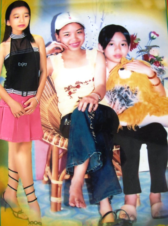 Di ảnh của ba chị em Yến Linh. Di ảnh của ba chị em Yến Linh.