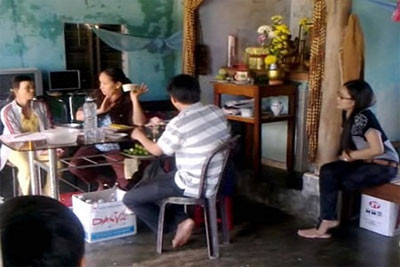 Vạch mặt “thánh cô” chữa bệnh bằng... nước lã, lá cây ảnh 1 Vạch mặt “thánh cô” chữa bệnh bằng... nước lã, lá cây ảnh 1