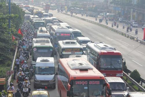 Cửa ngõ vào TPHCM kẹt cứng vì TNGT, Tin tức trong ngày, tai nan giao thong, nghi le, , nghi le dai ngay, tai nan, tai nan chet nguoi, tai nan nghiem trong, tac duong, un tac, do ve tphcm sau dịp le, bao, tin nhanh, tin hot, tin tuc