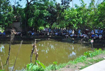 Nữ sinh dìm chết bạn: Vì đâu nên nỗi? ảnh 1 Nữ sinh dìm chết bạn: Vì đâu nên nỗi?, An ninh - Hình sự, Dim ban, nu sinh, giet ban, phu tinh, co giao, nam gioi, nu gioi, yeu, Giang, Thuy, co giao, an ninh, bao.