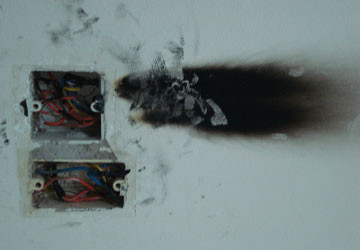 Cháu bé “gây cháy”: Thông tin tù mù! ảnh 2 Cháu bé “gây cháy”: Thông tin tù mù! ảnh 2