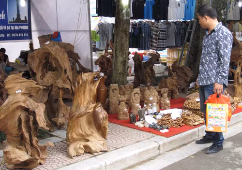 Hội chợ đồ chơi trẻ em bán... đồ người lớn, Tin tức trong ngày, hoi cho do choi tre em, hoi cho, quoc te thieu nhi, tet thieu nhi, su kien, gian hang, do choi tre em, tin nhanh, tin nong