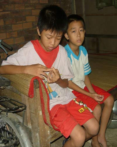 Vụ BN bị cắt "nhầm" thận: Mỏi mòn chờ mẹ ảnh 2 Vụ BN bị cắt "nhầm" thận: Mỏi mòn chờ mẹ, Tin tức trong ngày, cat nham than, ghep than, bac si, benh nhan, cho me, boi thuong, tac trach, bao, tin tuc, tin hot, tin hay