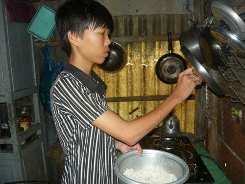 Vụ BN bị cắt "nhầm" thận: Mỏi mòn chờ mẹ ảnh 3 Vụ BN bị cắt "nhầm" thận: Mỏi mòn chờ mẹ, Tin tức trong ngày, cat nham than, ghep than, bac si, benh nhan, cho me, boi thuong, tac trach, bao, tin tuc, tin hot, tin hay