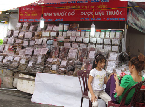 Hà Nội: Hội chợ đồ chơi trẻ em bán... đồ người lớn ảnh 3 Hội chợ đồ chơi trẻ em bán... đồ người lớn, Tin tức trong ngày, hoi cho do choi tre em, hoi cho, quoc te thieu nhi, tet thieu nhi, su kien, gian hang, do choi tre em, tin nhanh, tin nong