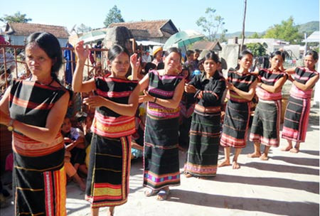 Bí ẩn hòn đá biết "đẻ" ở Kon Tum ảnh 1 Bí ẩn hòn đá biết "đẻ" ở Kon Tum, Tin tức trong ngày, hon da ky la, hon da biet de, ky bi, hon da than ky, bi an tu nhien, thien nhien ky bi, nhung dieu bi an cua tu nhien, bi an, bao, tin hay, tin hot, tin tuc
