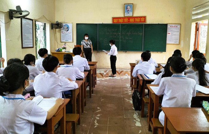 Học sinh trong giờ ôn luyện kiến thức chuẩn bị cho Kỳ thi tuyển sinh vào lớp 10 (Ảnh: Phạm Linh) Học sinh trong giờ ôn luyện kiến thức chuẩn bị cho Kỳ thi tuyển sinh vào lớp 10 (Ảnh: Phạm Linh)