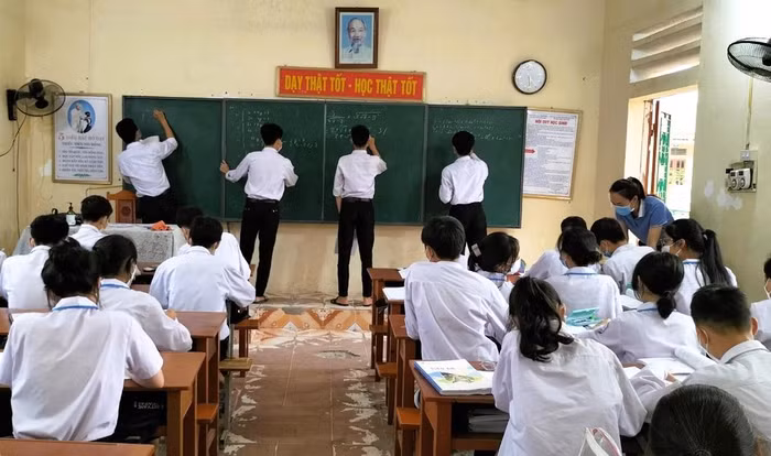 Nhà trường chia nhóm ôn luyện cho học sinh theo năng lực (Ảnh: Phạm Linh)