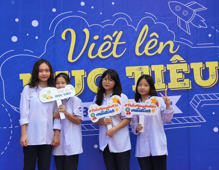 633 học sinh khối lớp 10 Trường Trung học phổ thông Trần Nguyên Hãn trở thành một tập thể đoàn kết, một đại gia đình (Ảnh: Phạm Linh) 633 học sinh khối lớp 10 Trường Trung học phổ thông Trần Nguyên Hãn trở thành một tập thể đoàn kết, một đại gia đình (Ảnh: Phạm Linh)