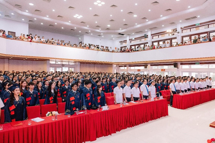 Toàn cảnh buổi Lễ trao bằng tốt nghiệp (Ảnh: Lã Tiến) Toàn cảnh buổi Lễ trao bằng tốt nghiệp (Ảnh: Lã Tiến)
