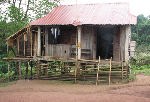 Các điểm trường ở xã Thượng Trạch hầu hết đều rất xập xệ, tạm bợ (Ảnh: T.P) Các điểm trường ở xã Thượng Trạch hầu hết đều rất xập xệ, tạm bợ (Ảnh: T.P)