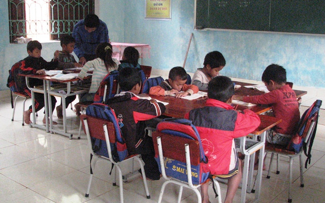 Nhiều phụ huynh ở Quảng Bình phản đối mô hình VNEN vì cho rằng không hiệu quả (Ảnh: Thủy Phan) Nhiều phụ huynh ở Quảng Bình phản đối mô hình VNEN vì cho rằng không hiệu quả (Ảnh: Thủy Phan)