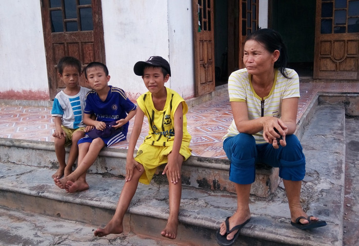 Cuộc chiến giữa học chữ và mưu sinh của học sinh làng chài ảnh 4