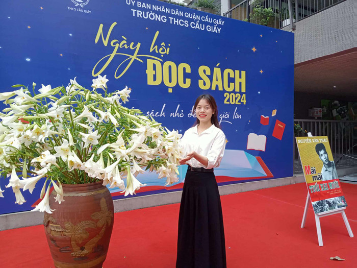 Hứa Thị Thảo đi thực tập tại Trường Trung học cơ sở Cầu Giấy, Hà Nội (Ảnh: NVCC) z5619188415209_f714c411472cca7f88be5581aa1a2b94.jpg
