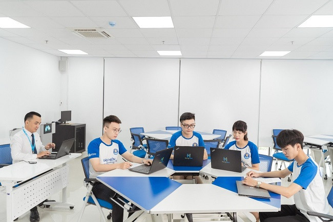Sinh viên Trường Đại học Văn Hiến được học về cách vận hành sàn thương mại điện tử (Ảnh minh họa) thuong-mai-dien-tu-1.jpg